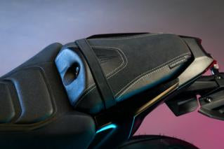 Asiento cómodo para pasajeros MT-09