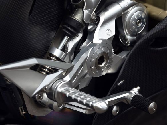 KIT ESTRIBERAS TRASERAS AJUSTABLES MOTOCORSE DUCATI PANIGALE V4 / S / R